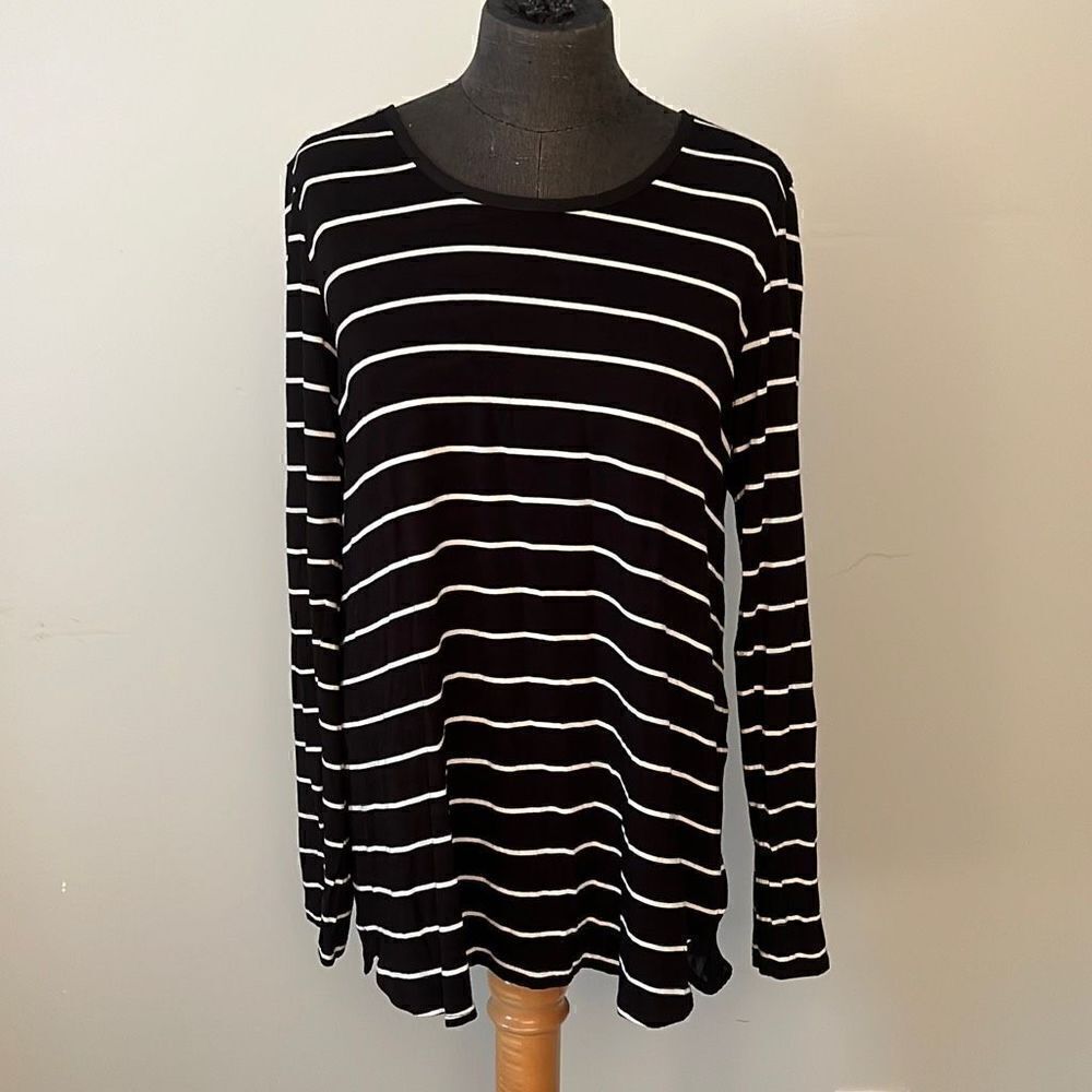 Bordeaux Women's Black White Striped Long Sleeve Top